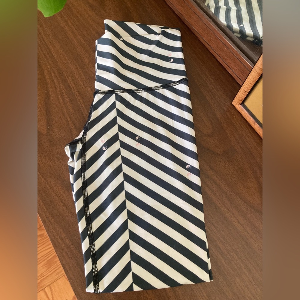 Teeki yoga pants. Size small.